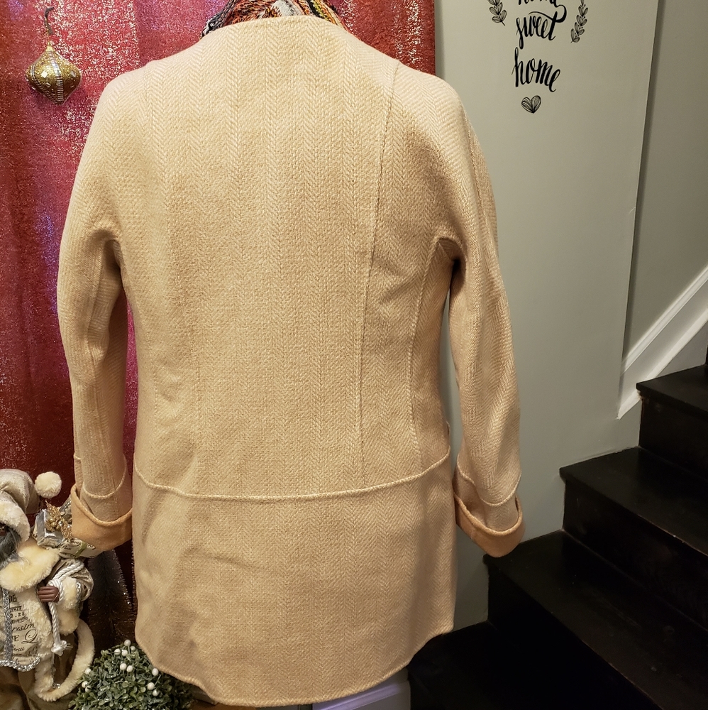 Women's jacket - Picture 2 of 5
